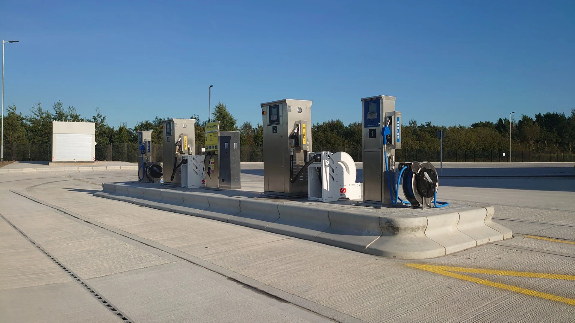 Outdoor commercial fuelling island with multiple Fueltek units.